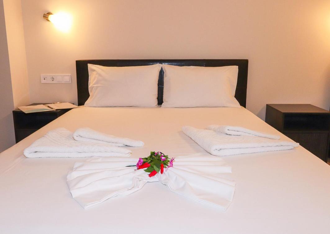 Hotel Banbus Лутра-Эдипсу Экстерьер фото
